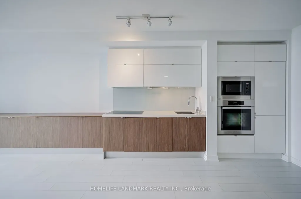 21 Iceboat Terrace Toronto ON M5V 4A9