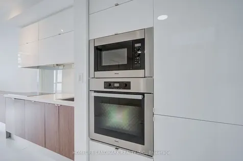 21 Iceboat Terrace Toronto ON M5V 4A9