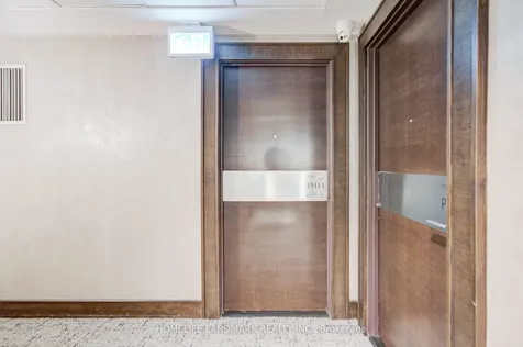 21 Iceboat Terrace Toronto ON M5V 4A9