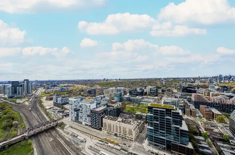 21 Iceboat Terrace Toronto ON M5V 4A9