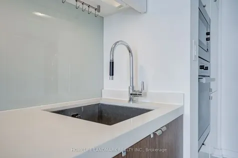 21 Iceboat Terrace Toronto ON M5V 4A9