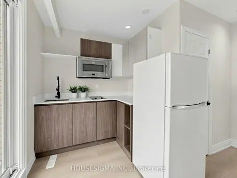 423 Connaught Avenue Toronto ON M2R 2M4