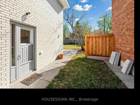 423 Connaught Avenue Toronto ON M2R 2M4