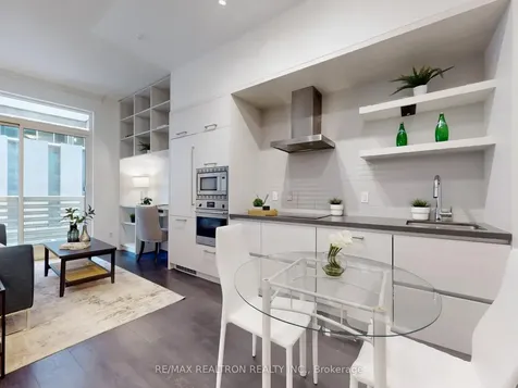 2221 Yonge Street Toronto ON M4S 0B8