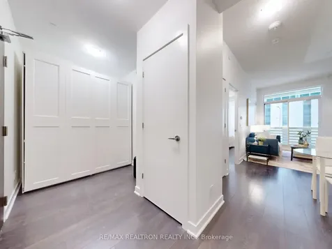 2221 Yonge Street Toronto ON M4S 0B8