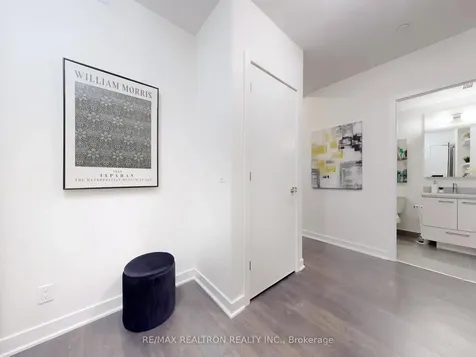 2221 Yonge Street Toronto ON M4S 0B8