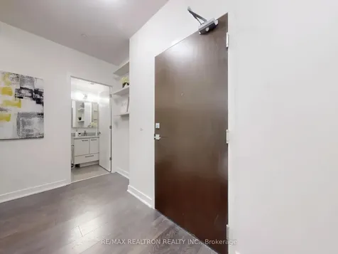 2221 Yonge Street Toronto ON M4S 0B8