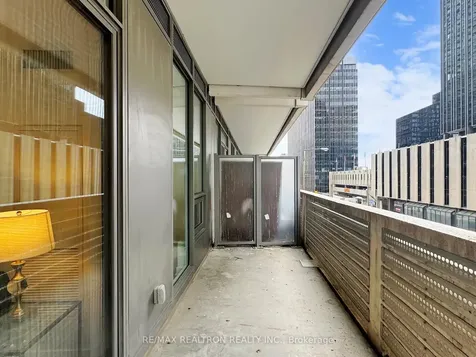 2221 Yonge Street Toronto ON M4S 0B8
