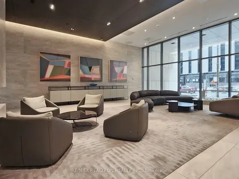 2221 Yonge Street Toronto ON M4S 0B8