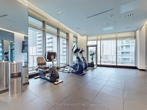 2221 Yonge Street Toronto ON M4S 0B8