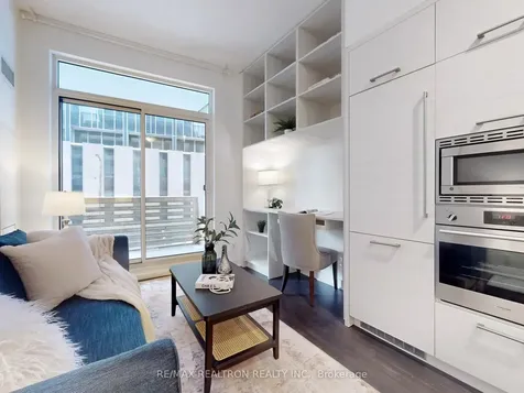 2221 Yonge Street Toronto ON M4S 0B8