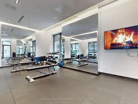 2221 Yonge Street Toronto ON M4S 0B8