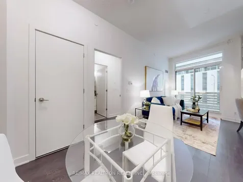 2221 Yonge Street Toronto ON M4S 0B8