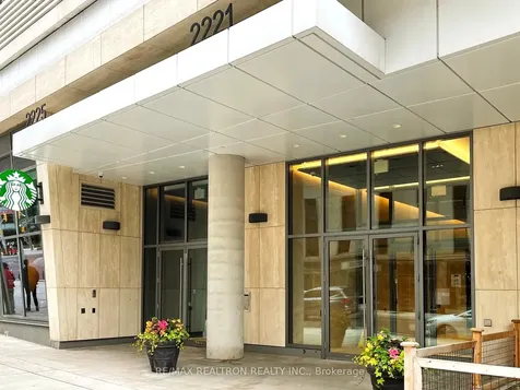 2221 Yonge Street Toronto ON M4S 0B8