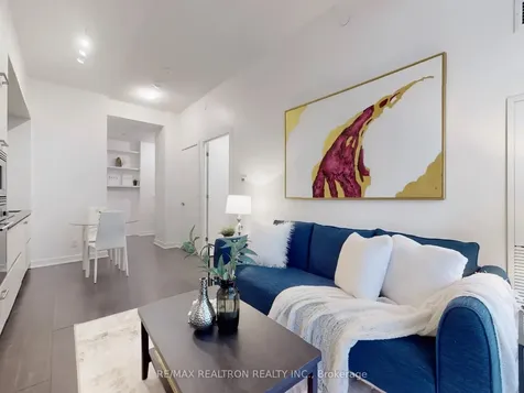 2221 Yonge Street Toronto ON M4S 0B8