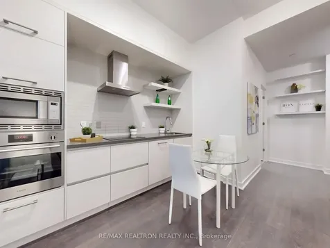 2221 Yonge Street Toronto ON M4S 0B8