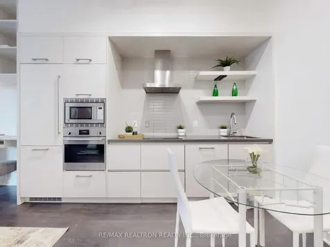 2221 Yonge Street Toronto ON M4S 0B8