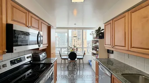 880 Grandview Way Toronto ON M2N 7B2