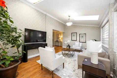 104 Billington Crescent Toronto ON M3A 2G6