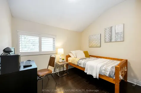 104 Billington Crescent Toronto ON M3A 2G6