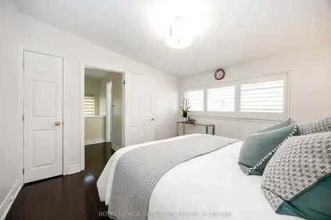 104 Billington Crescent Toronto ON M3A 2G6