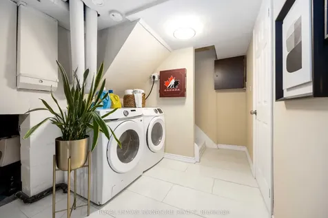 104 Billington Crescent Toronto ON M3A 2G6