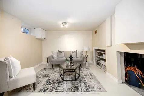104 Billington Crescent Toronto ON M3A 2G6