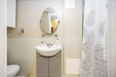 104 Billington Crescent Toronto ON M3A 2G6