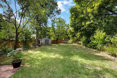 104 Billington Crescent Toronto ON M3A 2G6
