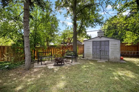 104 Billington Crescent Toronto ON M3A 2G6
