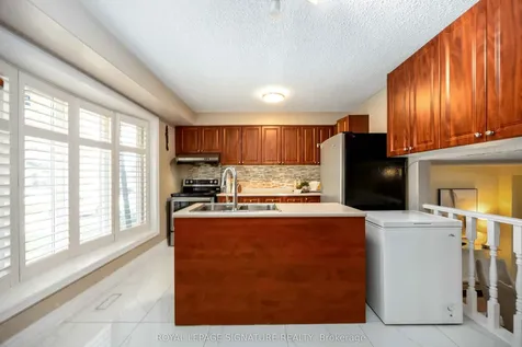 104 Billington Crescent Toronto ON M3A 2G6