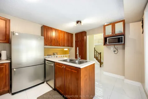 104 Billington Crescent Toronto ON M3A 2G6