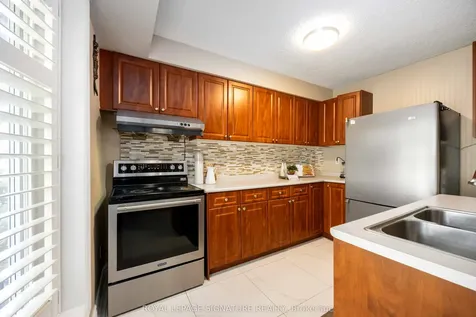 104 Billington Crescent Toronto ON M3A 2G6