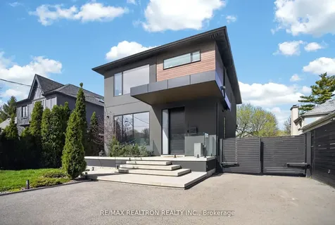 17 Lynnhaven Road Toronto ON M6A 2K7