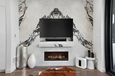 17 Lynnhaven Road Toronto ON M6A 2K7