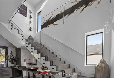 17 Lynnhaven Road Toronto ON M6A 2K7