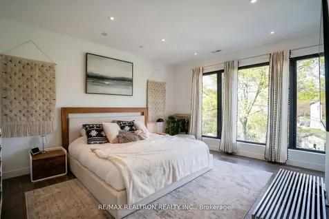 17 Lynnhaven Road Toronto ON M6A 2K7