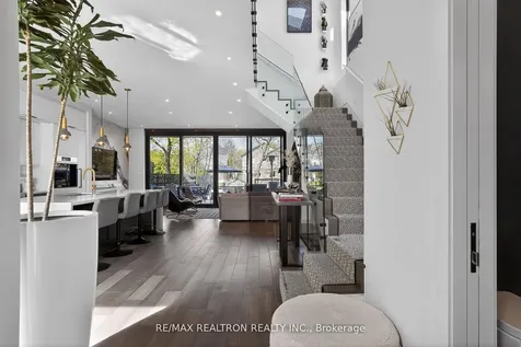 17 Lynnhaven Road Toronto ON M6A 2K7
