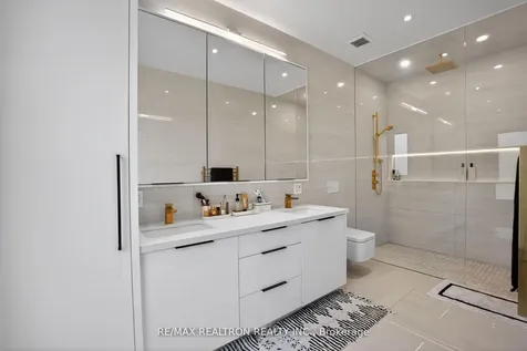 17 Lynnhaven Road Toronto ON M6A 2K7