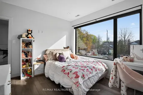 17 Lynnhaven Road Toronto ON M6A 2K7