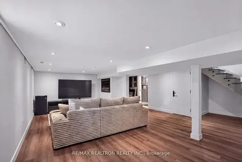 17 Lynnhaven Road Toronto ON M6A 2K7