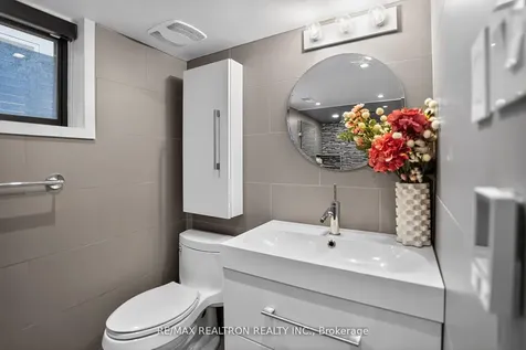 17 Lynnhaven Road Toronto ON M6A 2K7
