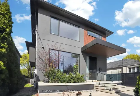 17 Lynnhaven Road Toronto ON M6A 2K7