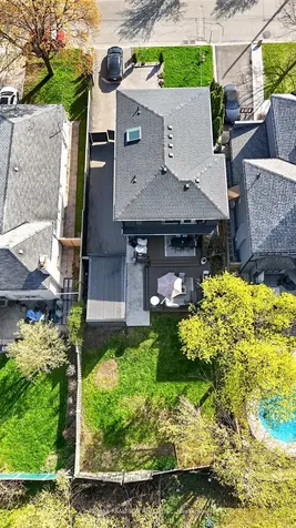 17 Lynnhaven Road Toronto ON M6A 2K7
