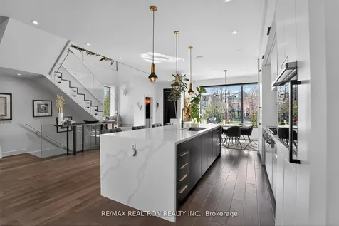 17 Lynnhaven Road Toronto ON M6A 2K7