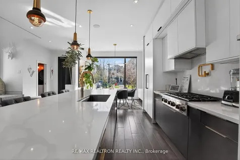 17 Lynnhaven Road Toronto ON M6A 2K7