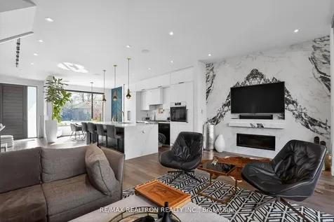 17 Lynnhaven Road Toronto ON M6A 2K7