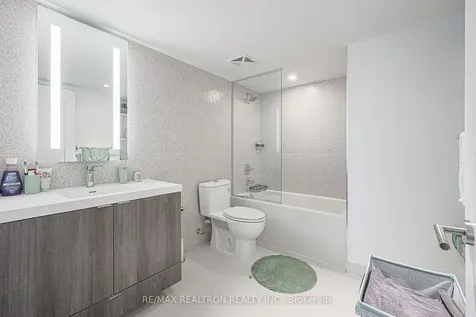 585 Bloor Street E Toronto ON M4W 0B3