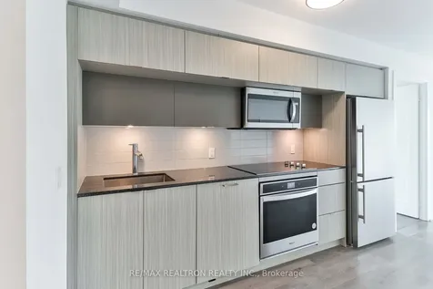 585 Bloor Street E Toronto ON M4W 0B3