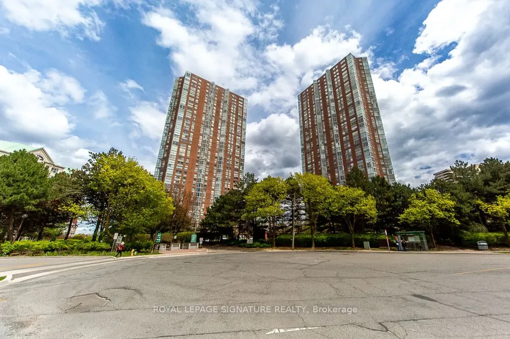 5 Concorde Place Toronto ON M3C 3M8